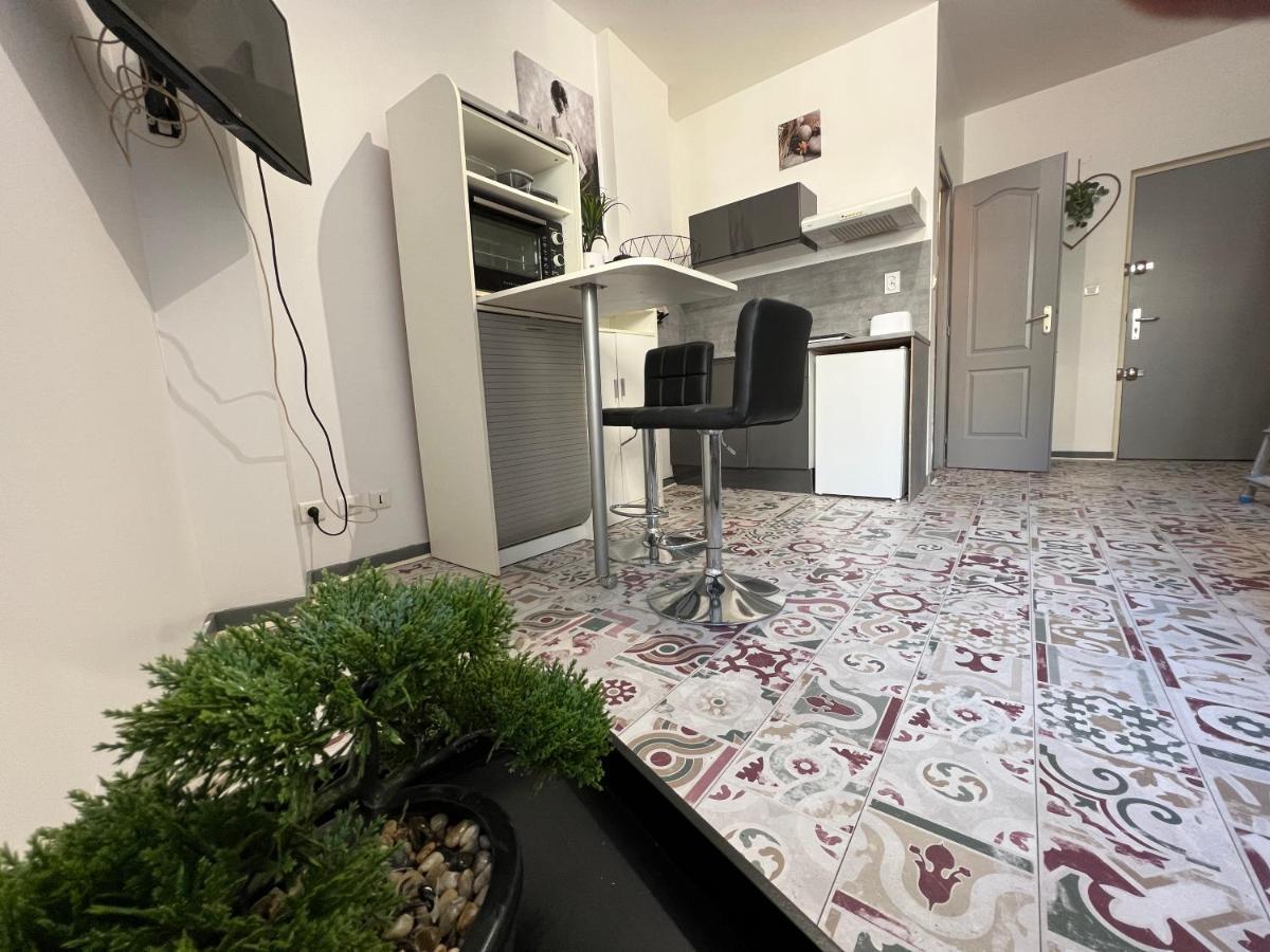 La Cachette De L'Horloge - Ac Clim - Wifi - 100M Palais Des Papes Apartment อาวีญง ภายนอก รูปภาพ